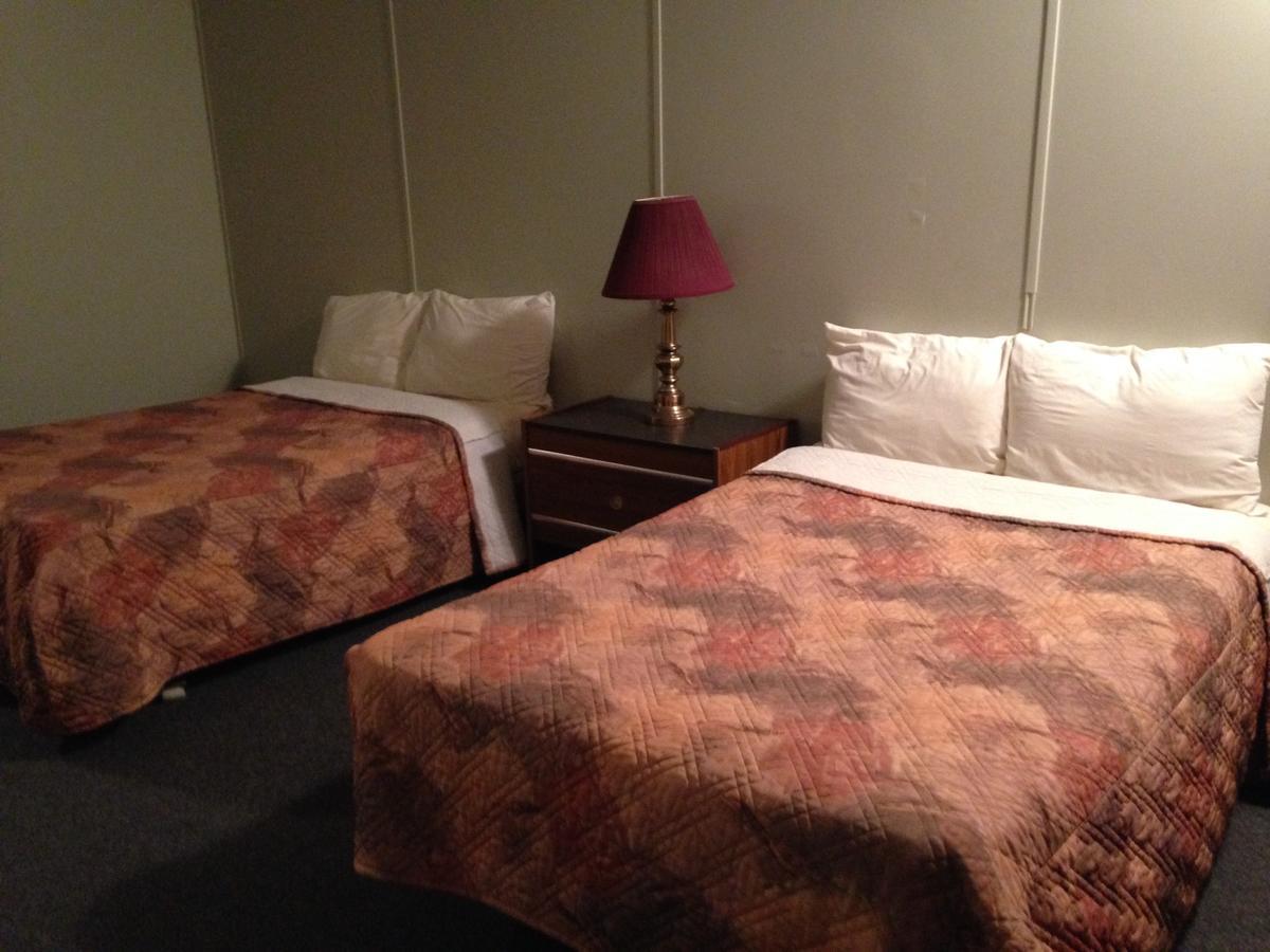 Macklin Motor Inn Bagian luar foto