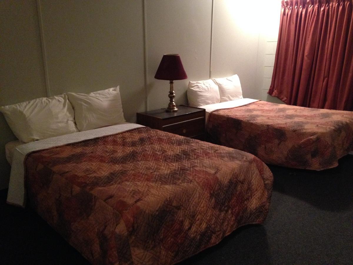 Macklin Motor Inn Bagian luar foto