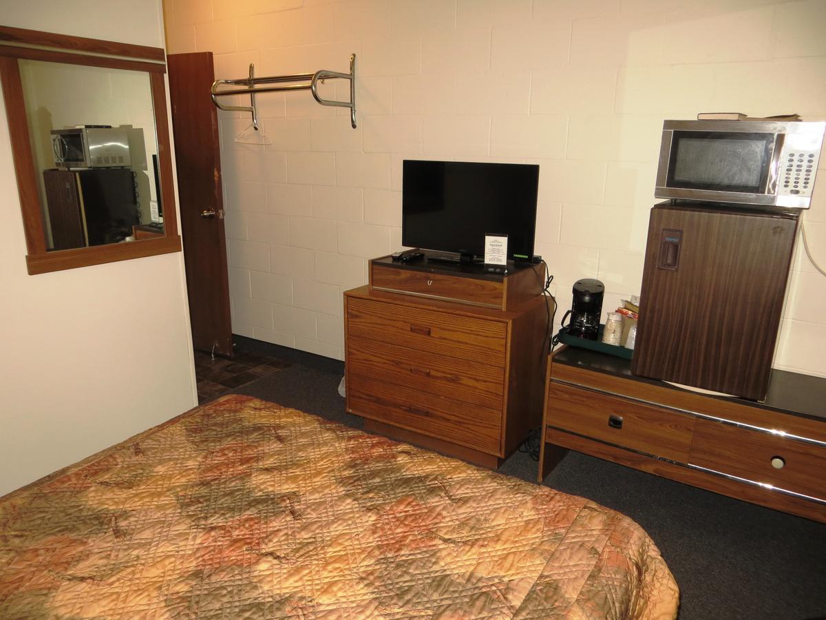 Macklin Motor Inn Bagian luar foto