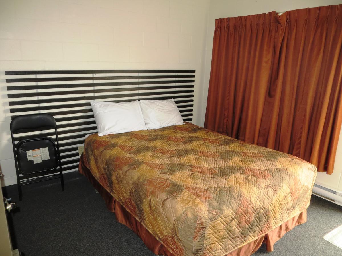 Macklin Motor Inn Bagian luar foto