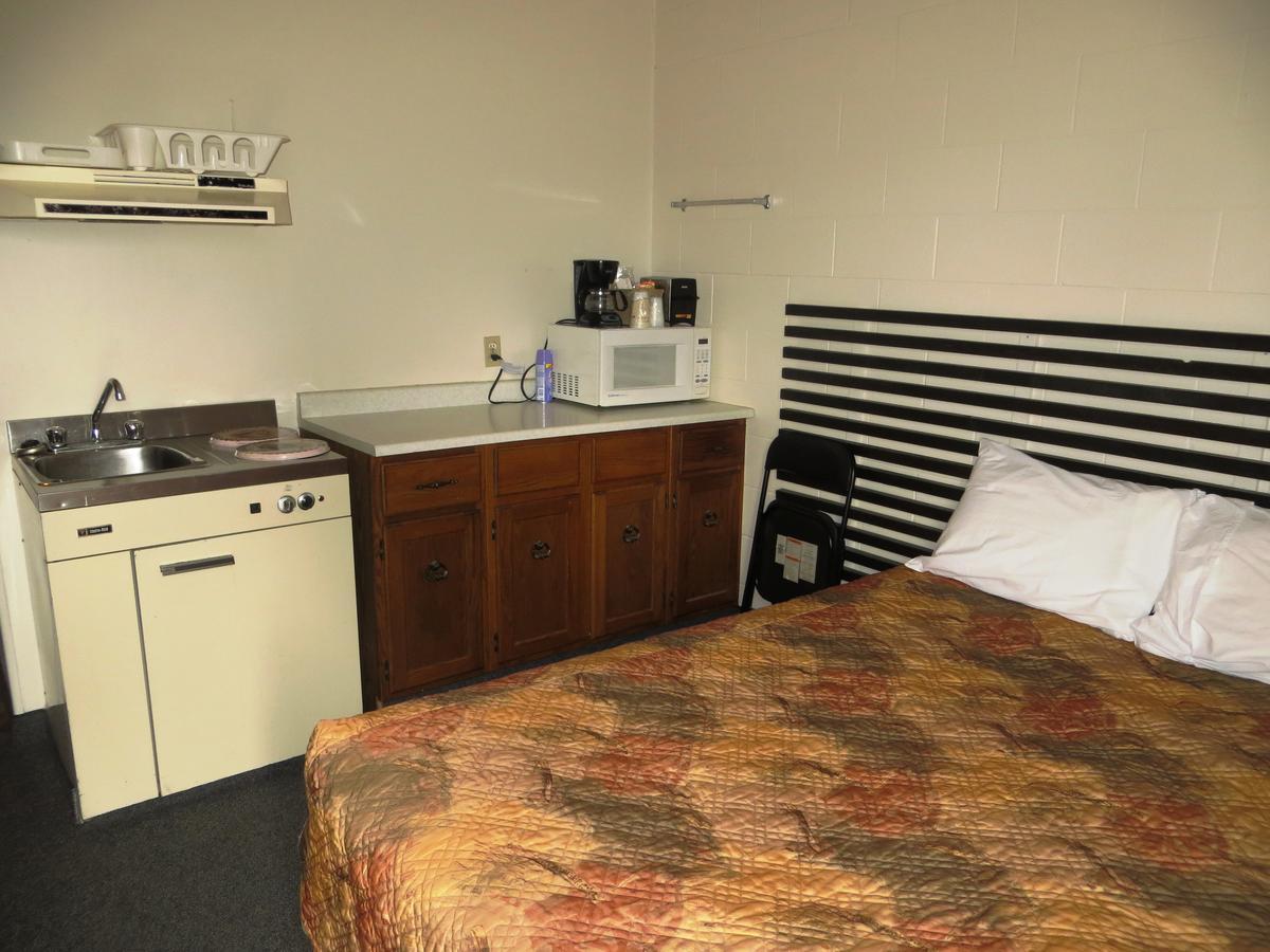 Macklin Motor Inn Bagian luar foto