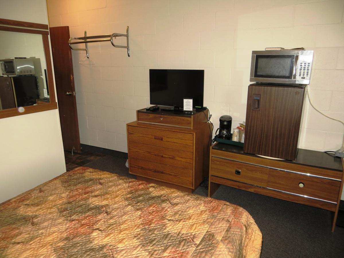 Macklin Motor Inn Bagian luar foto