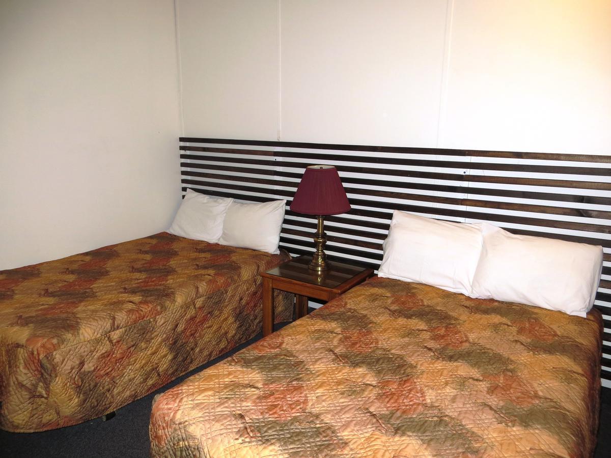 Macklin Motor Inn Bagian luar foto